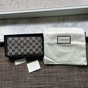 Authentic Navy Blue Gucci Canvas GG logo Zip Around Margaux Wallet
